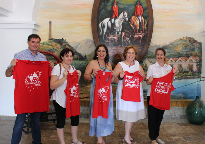 Motril vivirá una feria de día solidaria con camisetas a 3 euros a favor de Cáritas